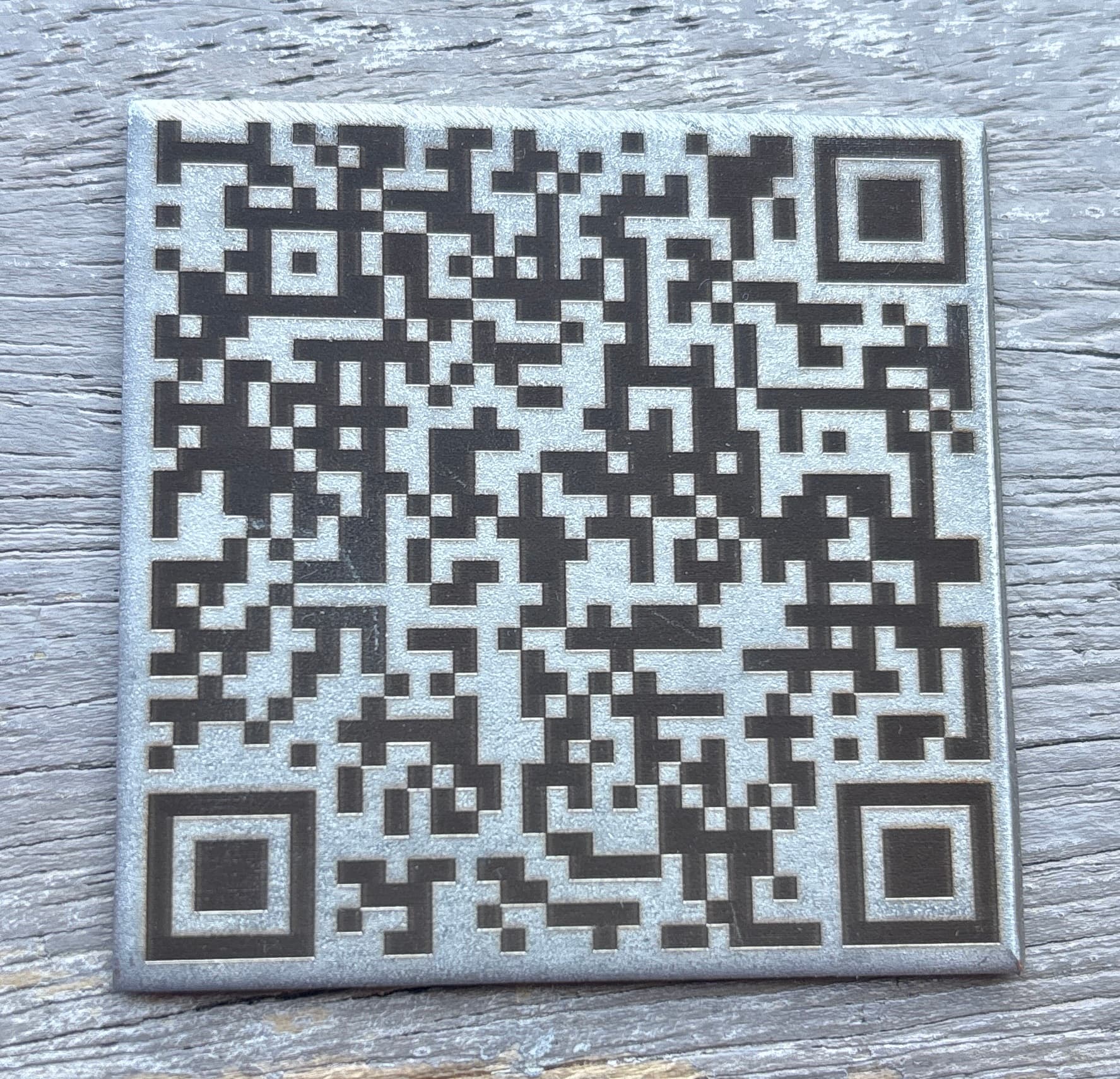 Targa commemorativa con codice QR per lapide — QR Memorial